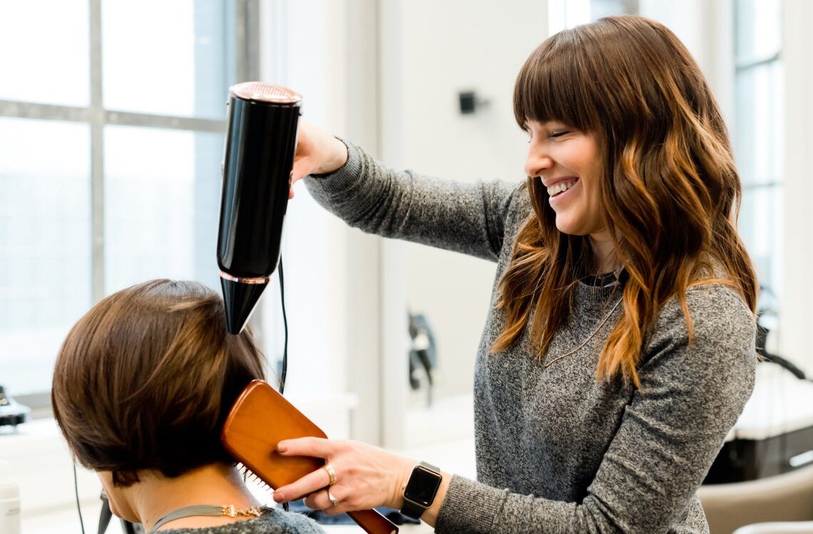 Financial Goals That Move a Beauty Business