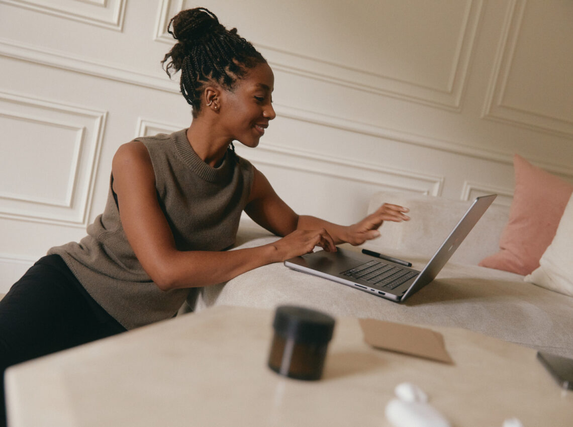 Which Booking Apps Charge a New Client Fee? 2026 Comparison